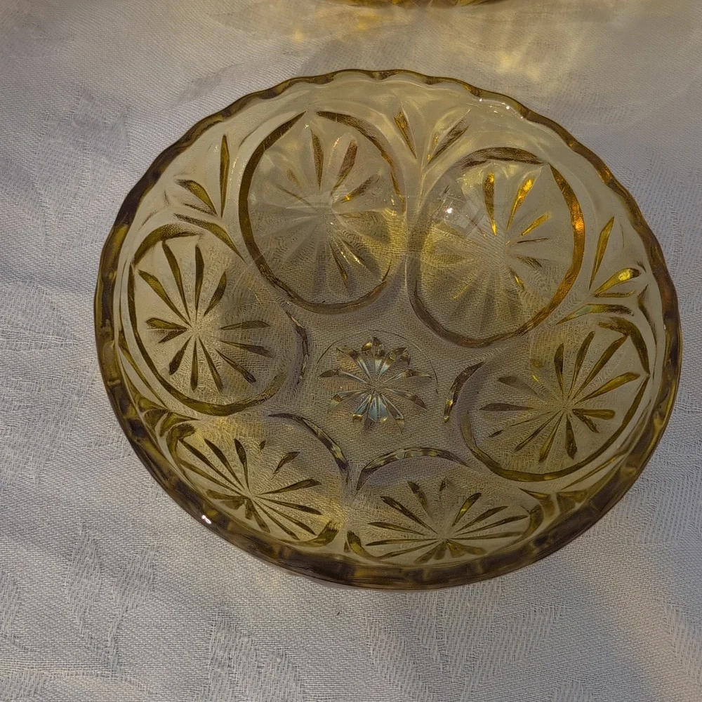 Vintage Anchor Hocking Star and Cameo Medallion Yellow Amber Glass Serving Bowls